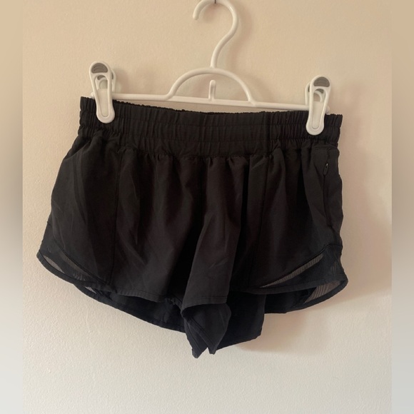 lululemon athletica Pants - Lululemon Hotty Hot Short Size 6